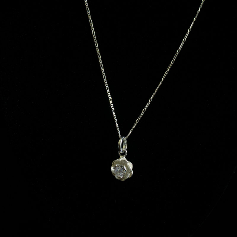 Collar Camelia